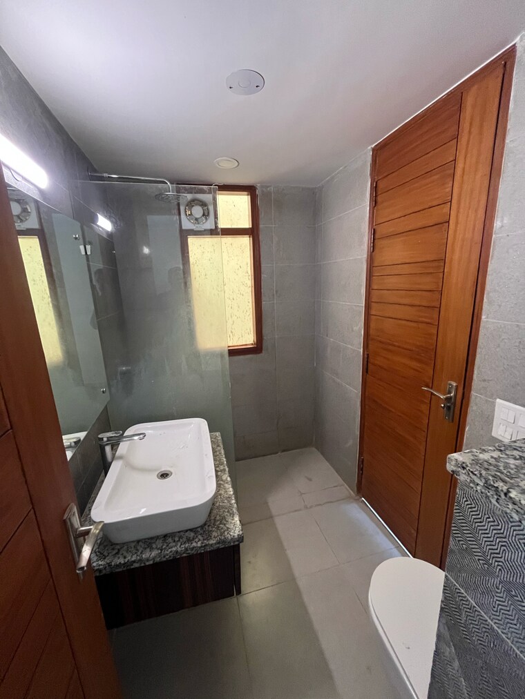 Bathroom, ansal-sushant-lok-i 3 Bedroom 215 Sq.Yd. Builder Floor In Sector 43 Gurgaon 9263678