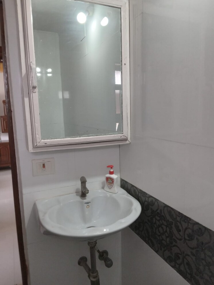 Bathroom, bandra west 2 Bedroom 750 Sq.Ft. Apartment In Bandra West Mumbai 9263685