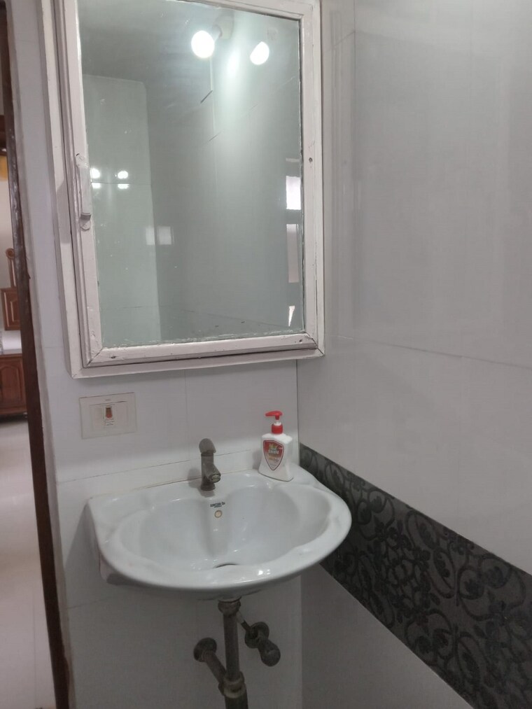 Bathroom, bandra west 2 Bedroom 750 Sq.Ft. Apartment In Bandra West Mumbai 9263685