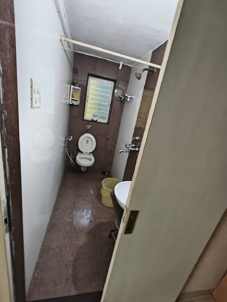 Bathroom, bandra west 2 Bedroom 750 Sq.Ft. Apartment In Bandra West Mumbai 9263708