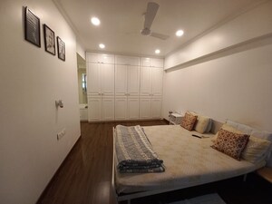 Bedroom in 2 BHK Apartment at Khar West – for Rent