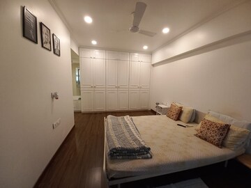 Bedroom in 2 BHK Apartment at Khar West – for Rent