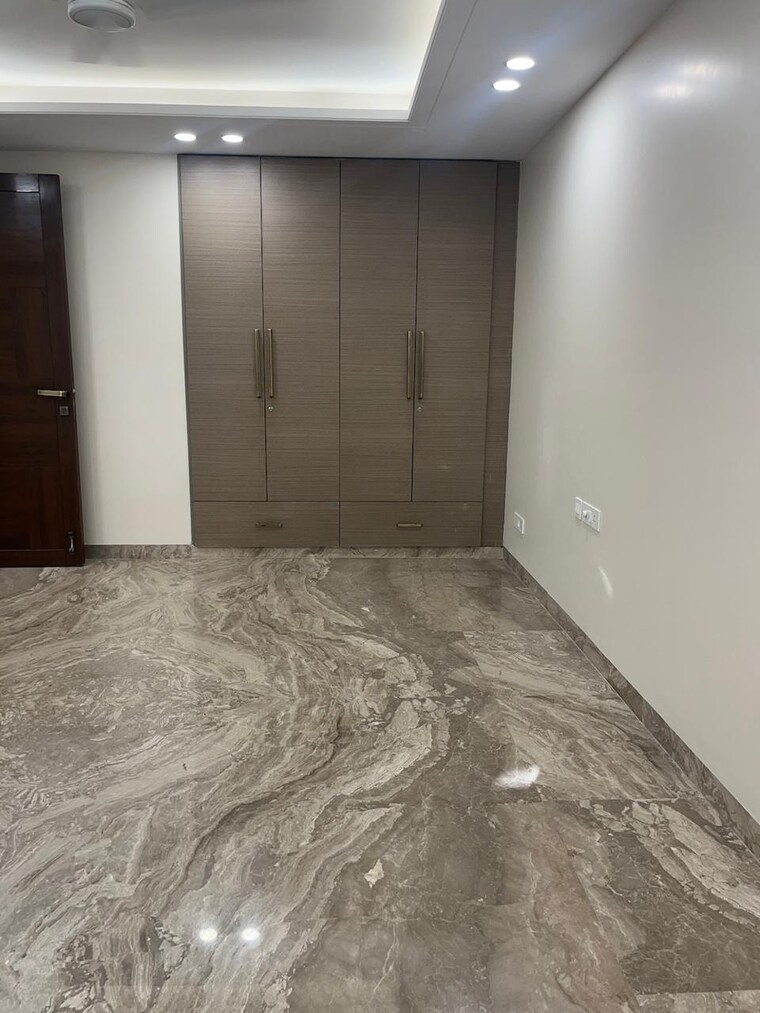 Room, greater kailash 4 Bedroom 2250 Sq.Ft. Builder Floor In Greater Kailash Delhi 9263745