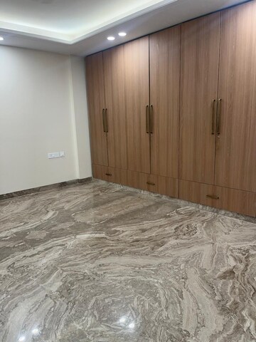 Room in 4 BHK Builder Floor at Greater Kailash – for Rent