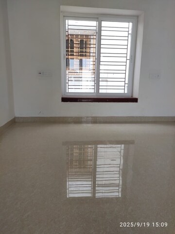 Room in 3 BHK Apartment at Kristi Villa, Chinar Park – for Sale