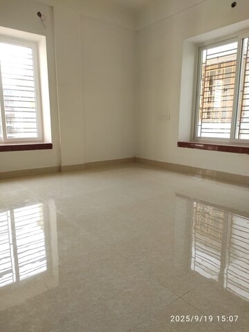 Room in 3 BHK Apartment at Kristi Villa, Chinar Park – for Sale