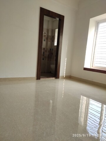 Room in 3 BHK Apartment at Kristi Villa, Chinar Park – for Sale