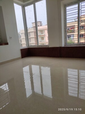 Room in 3 BHK Apartment at Kristi Villa, Chinar Park – for Sale