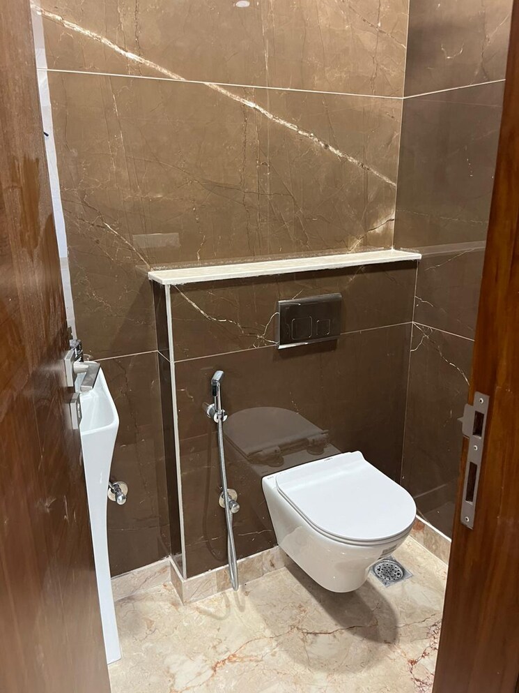 Bathroom, saket 4 Bedroom 2700 Sq.Ft. Builder Floor In Saket Delhi 9263816