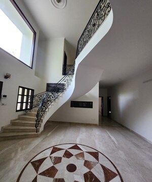 6 BHK Villa – Entrance View at Sainik Farm - for Rent