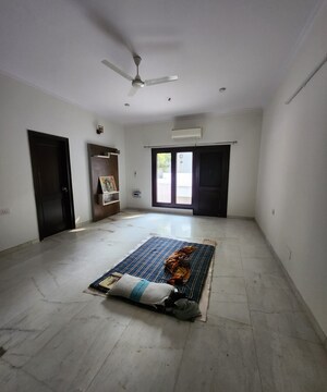 Bedroom in 6 BHK Villa at Sainik Farm – for Rent