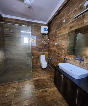 Attached Bathroom in 6 BHK Villa at Sainik Farm – for Rent