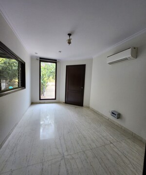 Room in 6 BHK Villa at Sainik Farm – for Rent
