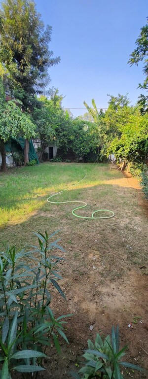 6 BHK Villa – Garden View at Sainik Farm - for Rent