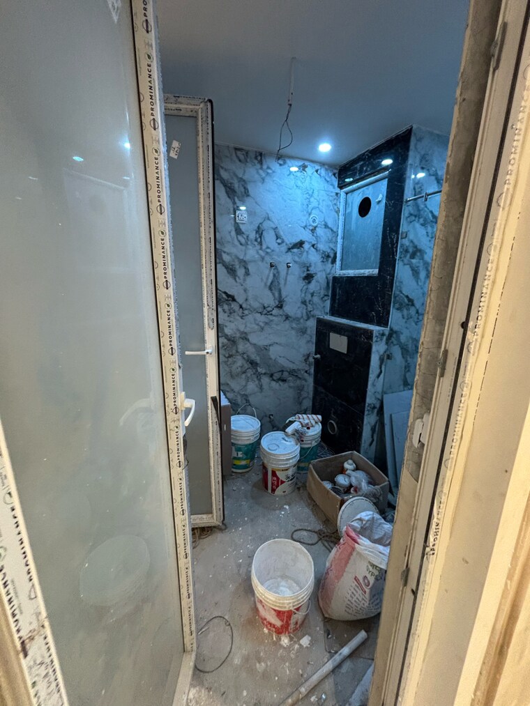 Bathroom, sainik colony 3.5 Bedroom 153 Sq.Yd. Builder Floor In Sainik Colony Faridabad 9263839