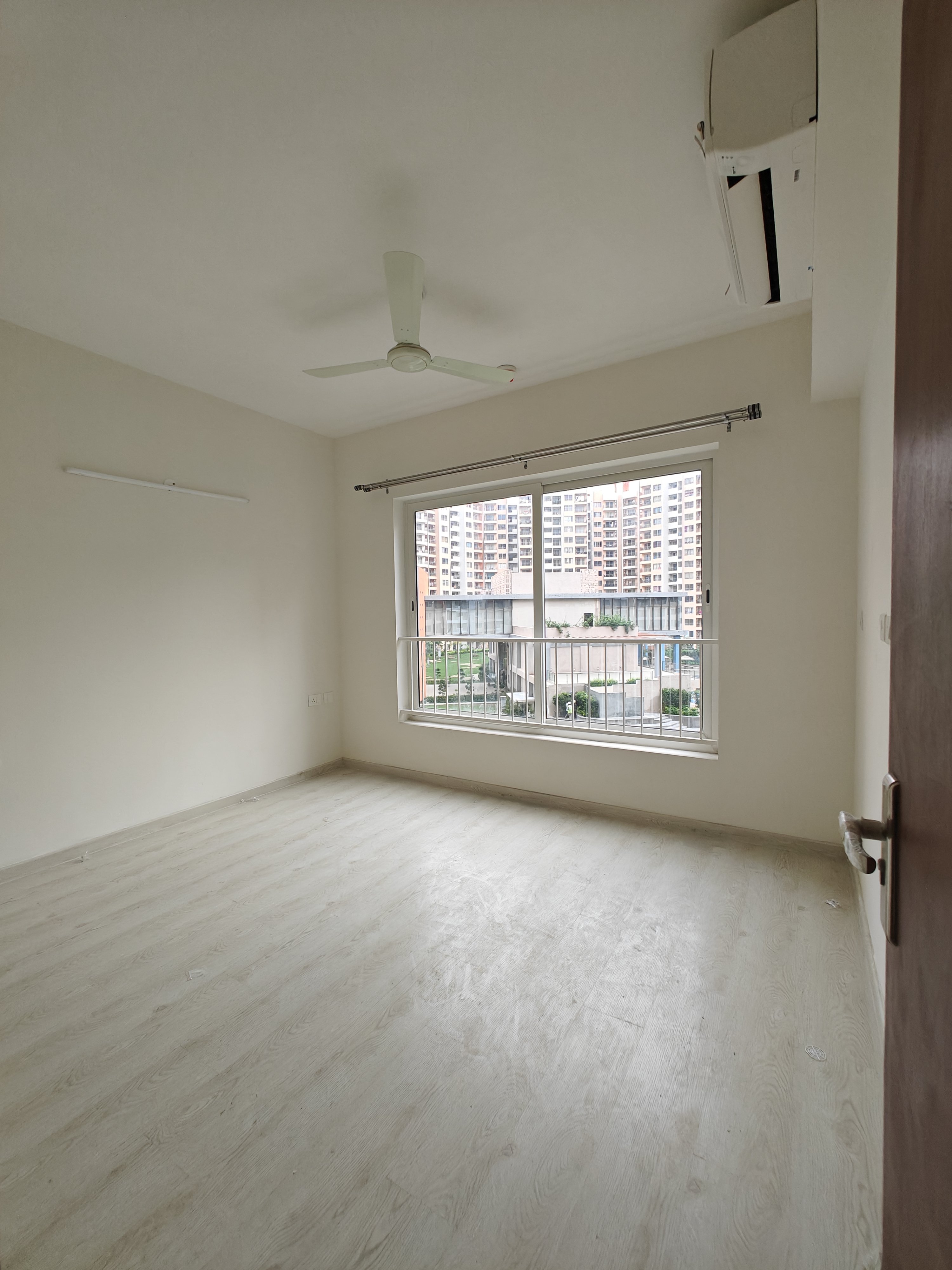 3 BHK + Servant Room Apartment For Sale in Shapoorji Pallonji Joyville Phase 2