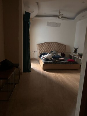 Bedroom in 4 BHK Apartment at RWA Apartments, Sector 31 – for Rent