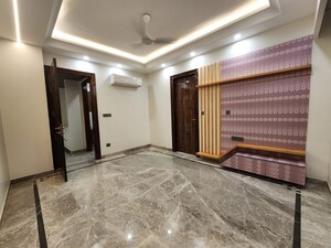 Room in 4 BHK Builder Floor at DLF Imperial Residences, Dlf Phase I – for Rent