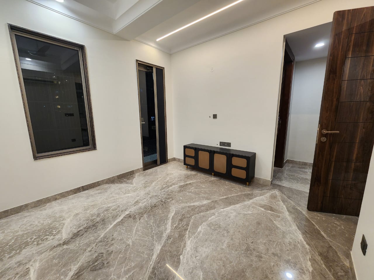 4 BHK + Pooja Room,Servant Room,Study Room,Extra Room Builder Floor For Sale in DLF Atria