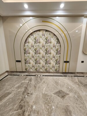 Room in 4 BHK Builder Floor at DLF Atria, Dlf Phase ii – for Sale