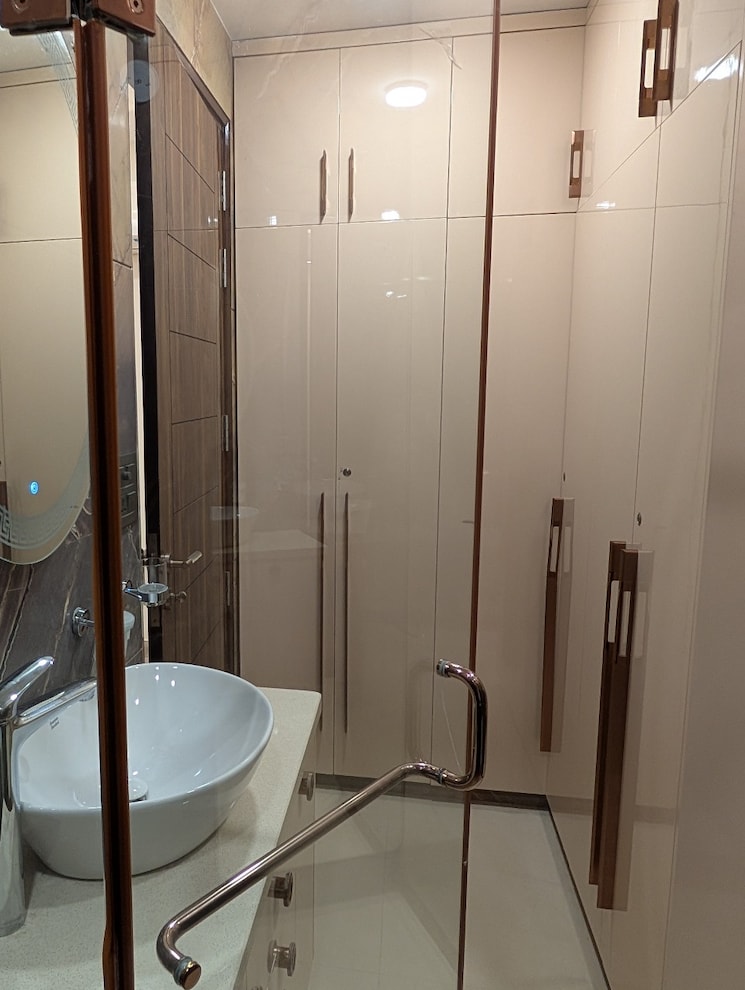 Bathroom, dlf-atria 4 Bedroom 3600 Sq.Ft. Builder Floor In Dlf Phase ii Gurgaon 9263880