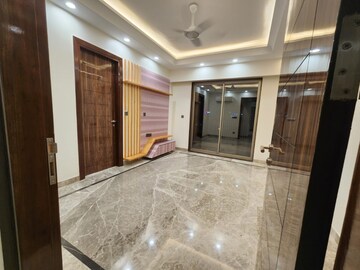 Room in 4 BHK Builder Floor at DLF Atria, Dlf Phase ii – for Sale