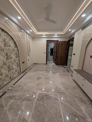 Room in 4 BHK Builder Floor at DLF Atria, Dlf Phase ii – for Sale