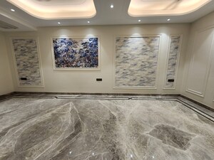 Room in 4 BHK Builder Floor at DLF Atria, Dlf Phase ii – for Sale