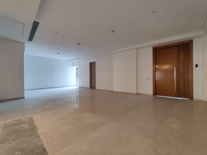 Room in 4 BHK Apartment at Rustomjee Crown, Prabhadevi – for Rent