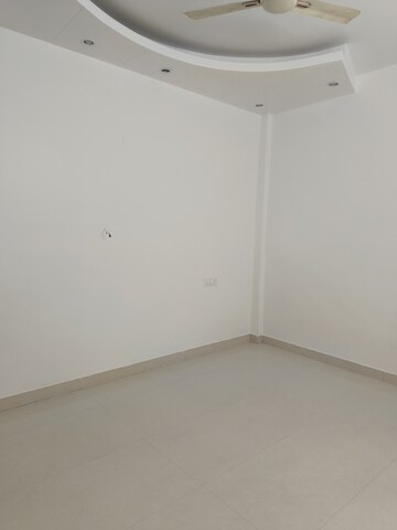 Room in 4 BHK Builder Floor at Uppal Southend, Sector 49 – for Rent