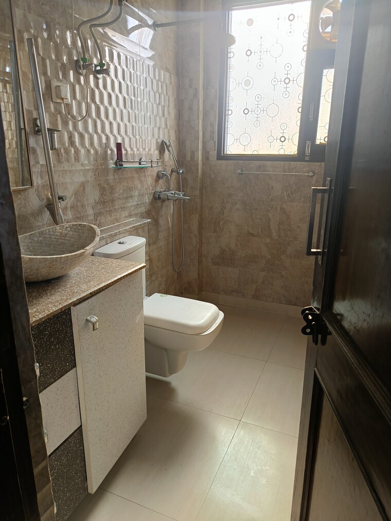 Bathroom, uppal-southend 4 Bedroom 2700 Sq.Ft. Builder Floor In Sector 49 Gurgaon 9263885