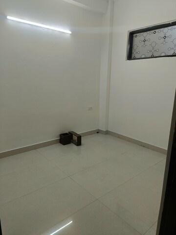 Room in 4 BHK Builder Floor at Uppal Southend, Sector 49 – for Rent