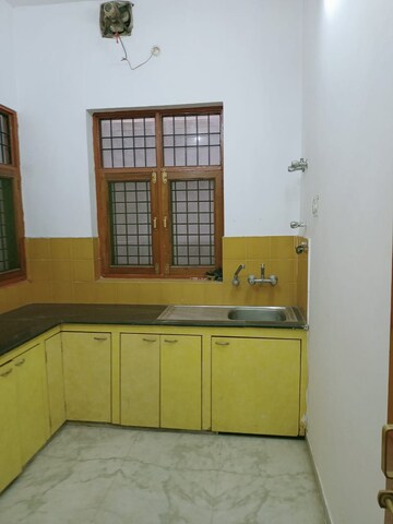 Bedroom in 3 BHK Villa at Gomti Nagar – for Rent