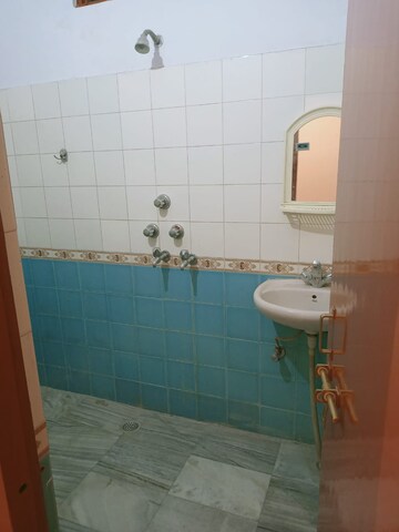Bathroom in 3 BHK Villa at Gomti Nagar – for Rent