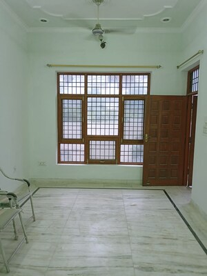 Room in 3 BHK Villa at Gomti Nagar – for Rent