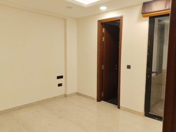 Room in 3 BHK Builder Floor at Green Park – for Rent