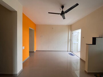 Room in 2 BHK Apartment at Kurla East – for Rent