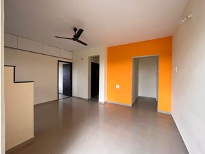 Room in 2 BHK Apartment at Kurla East – for Rent