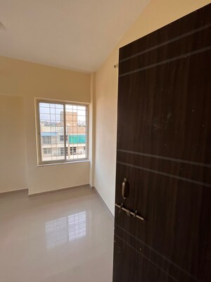 Room in 2 BHK Apartment at Kurla East – for Rent