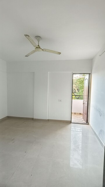 Room in 2 BHK Apartment at Wadgaon Sheri – for Rent