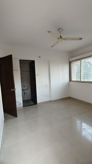 Room in 2 BHK Apartment at Wadgaon Sheri – for Rent