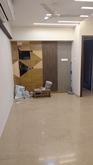 Room in 3 BHK Apartment at Kabra Metro One, Andheri West – for Rent