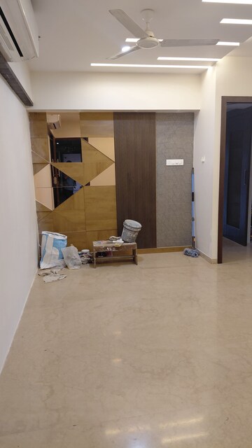 Room in 3 BHK Apartment at Kabra Metro One, Andheri West – for Rent