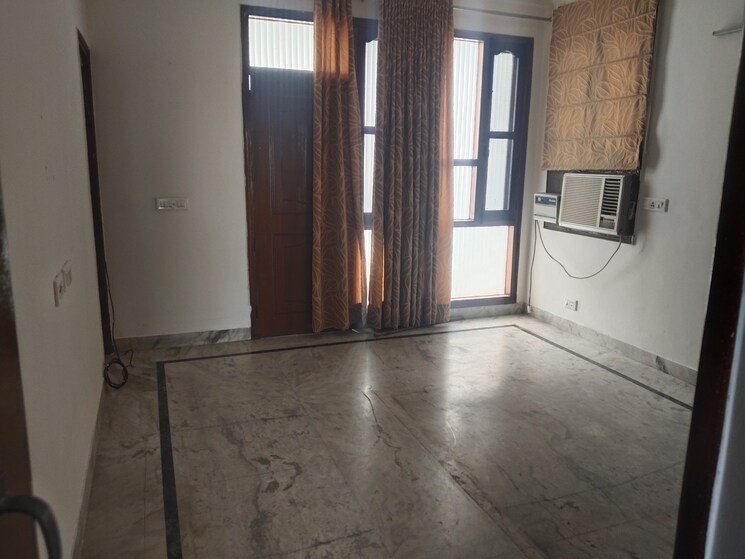 Room, sector 21c 3 Bedroom 1450 Sq.Ft. Apartment In Sector 21c Faridabad 9263997