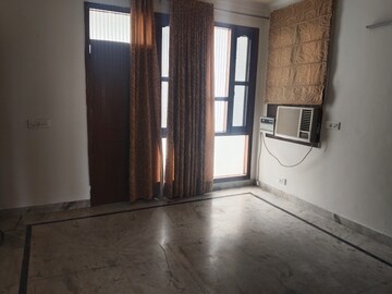 Room in 3 BHK Apartment at Sector 21c – for Rent