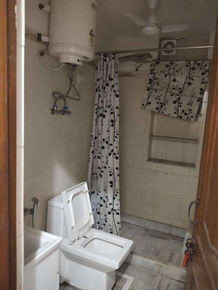 Bathroom, sector 21c 3 Bedroom 1450 Sq.Ft. Apartment In Sector 21c Faridabad 9263997