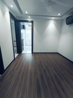 Room in 4 BHK Builder Floor at Green Park Extension – for Sale