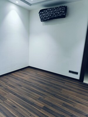 Room in 4 BHK Builder Floor at Green Park Extension – for Sale