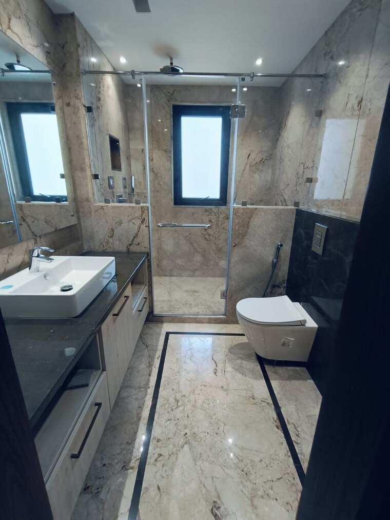 Bathroom, green park extension 4 Bedroom 2100 Sq.Ft. Builder Floor In Green Park Extension Delhi 9264030