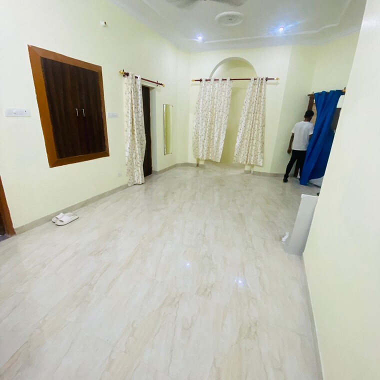 Room, vibhuti khand Pg For Girls In Vibhuti Khand 9264023